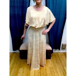 Vintage 70’s Elegant Miss Medium Pastel Orange Dolman Bat Wing Maxi Dress